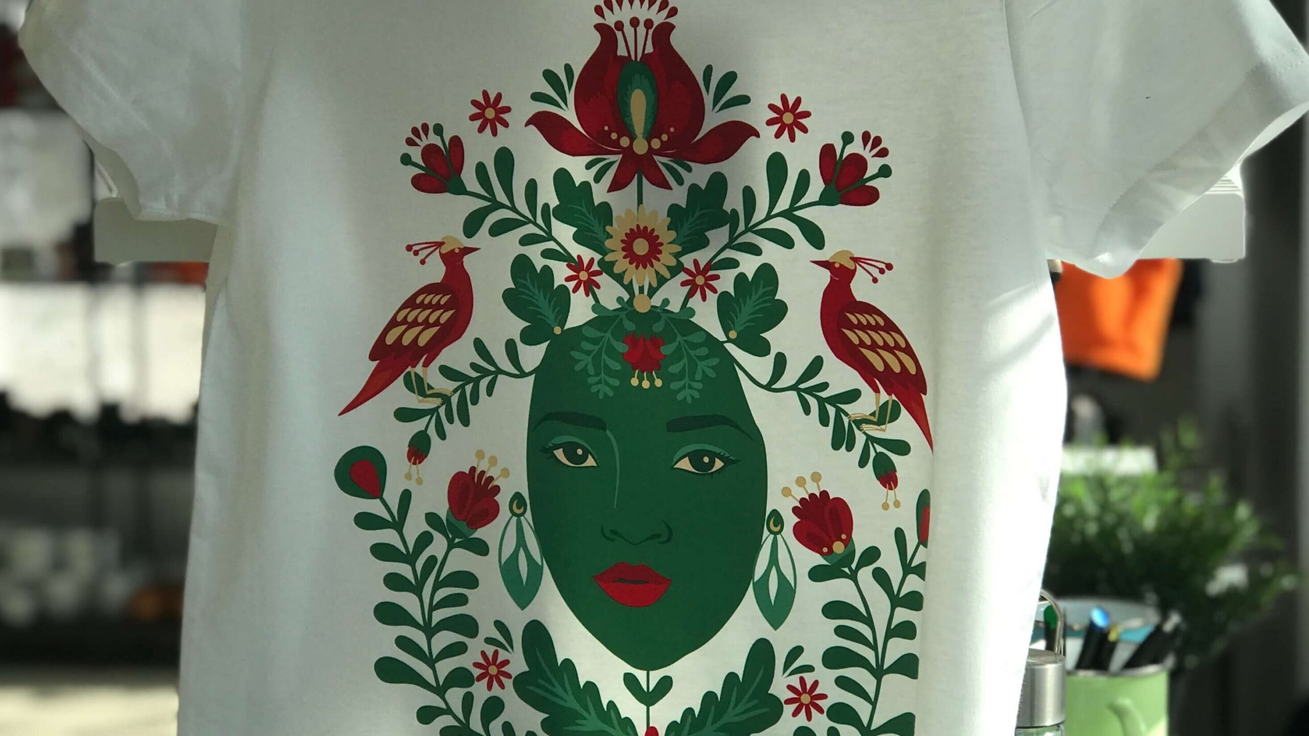 Neutral® T-särk logoga